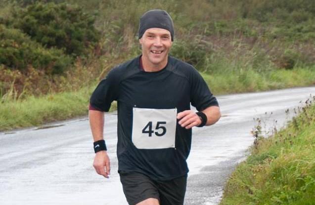 A picture of Stephen Harrison running in the 2018 Islay Marathon