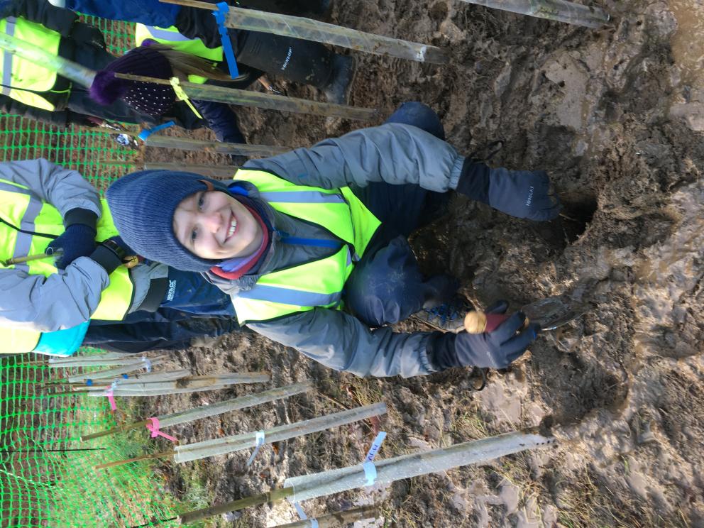 Rhu pupils planting trees