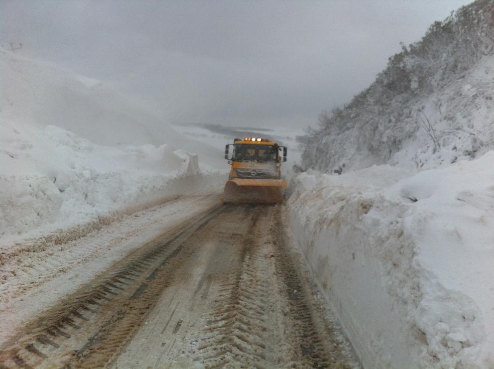 Gritter out in snow