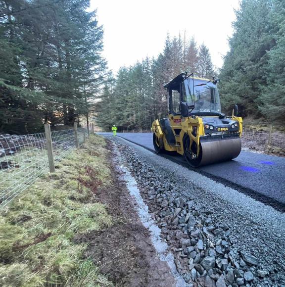 A816 landslip at Ardfern - 13th December - tarmac being laid