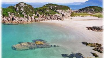 Images shows a bay on Colonsay with turquoise water and a sandy beach 